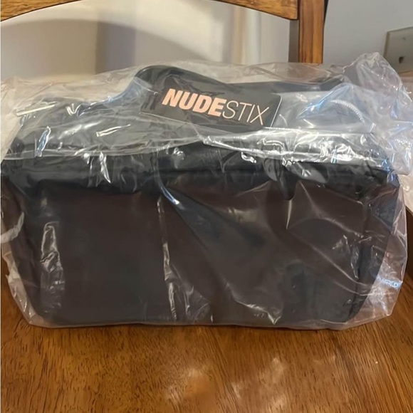 NEW Nudestix hanging travel case - Picture 3 of 4